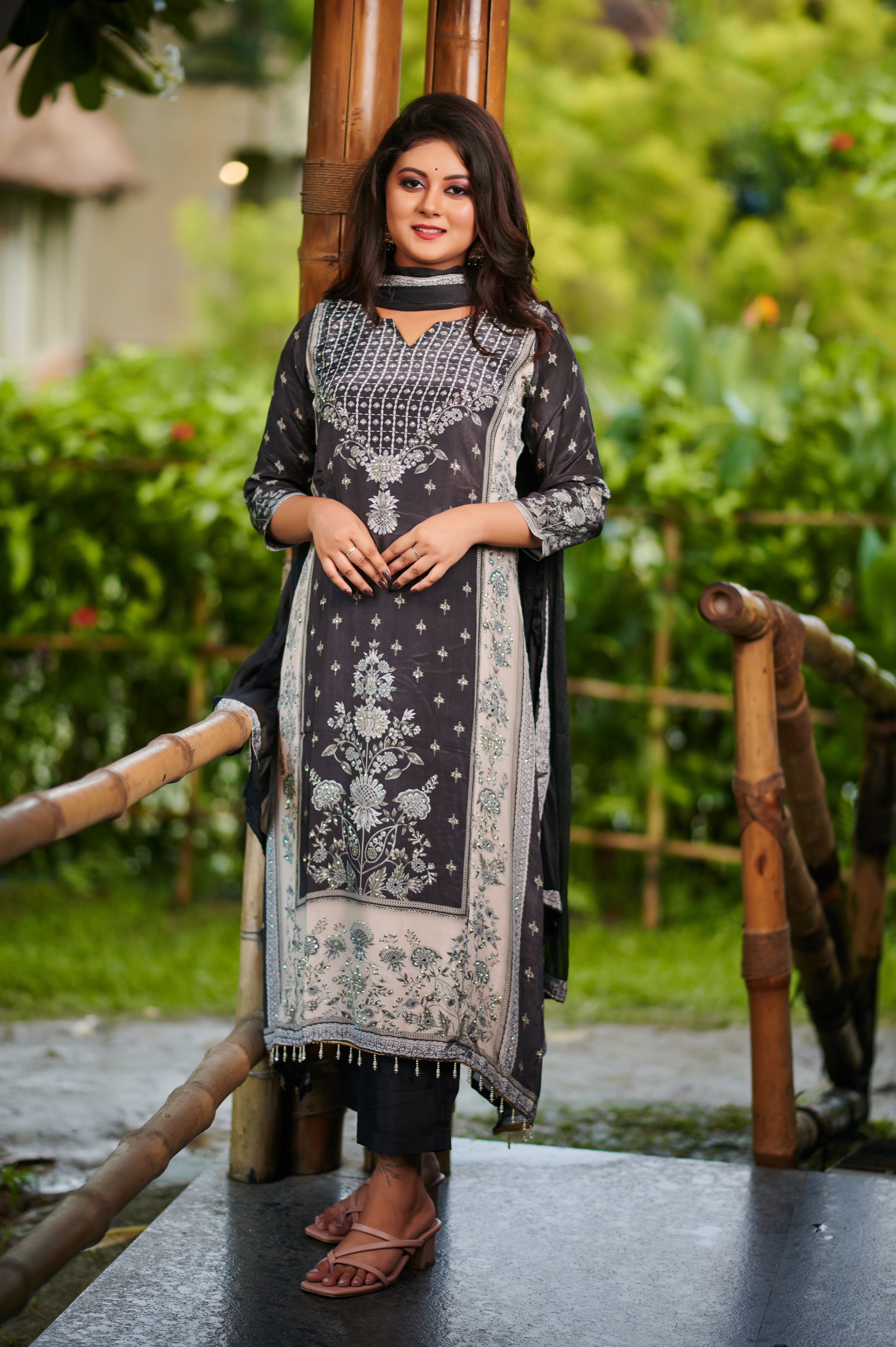 Noir Elegance – Embroidered 3-Piece Suit Set