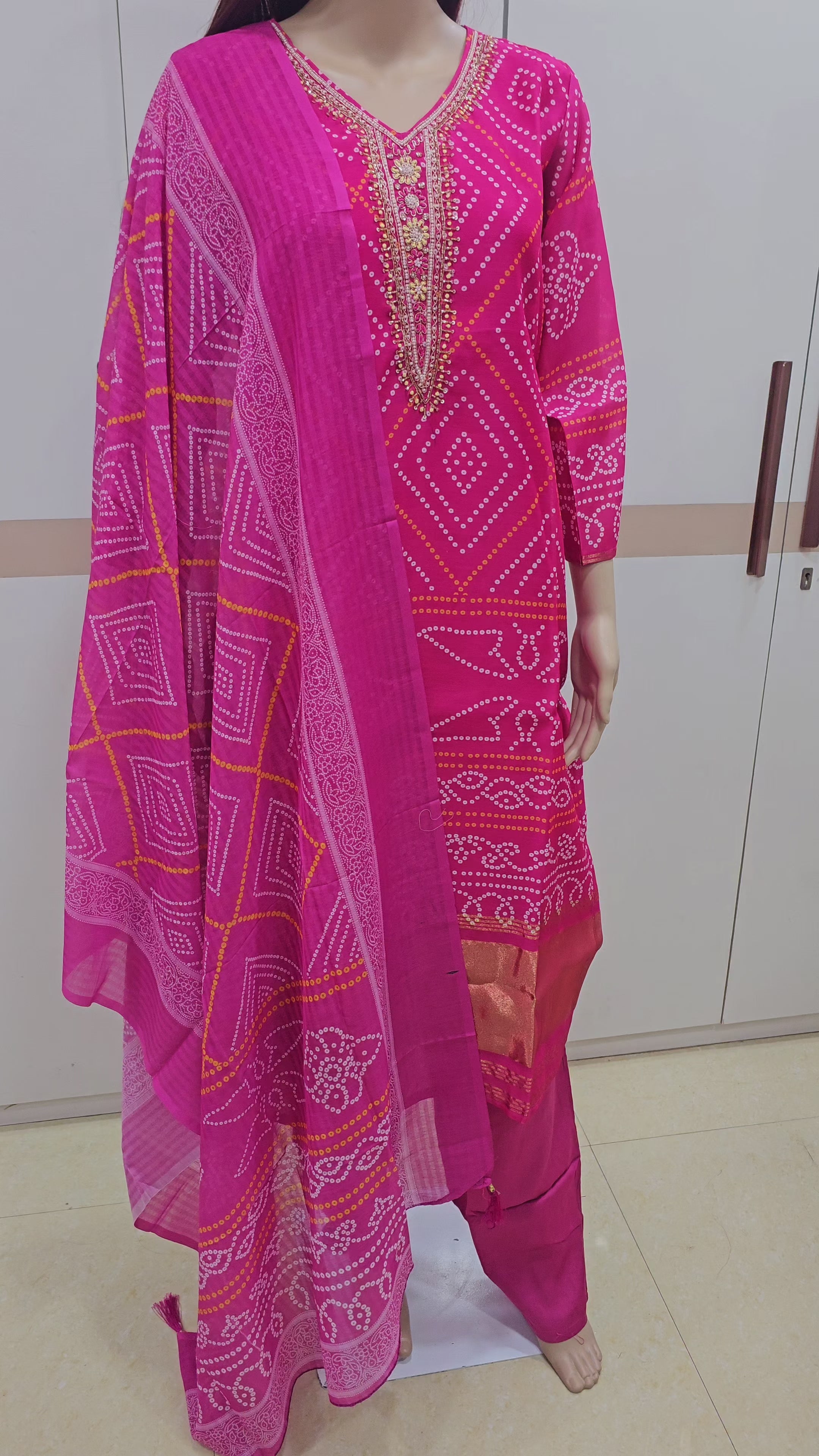 The Festive Fuchsia Bandhani kurta Set